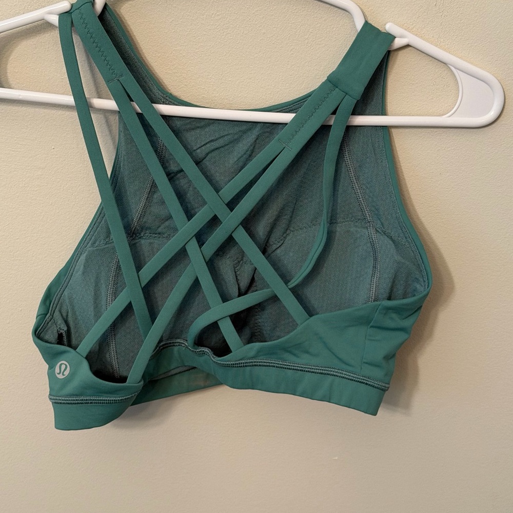 Lululemon High Neck Free To Be Serene Bra Size 4 W/ Removable Pads - Picture 2 of 4